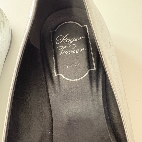 Roger Vivier Silver Flats with Engraved Buckle - Picture 3 of 9